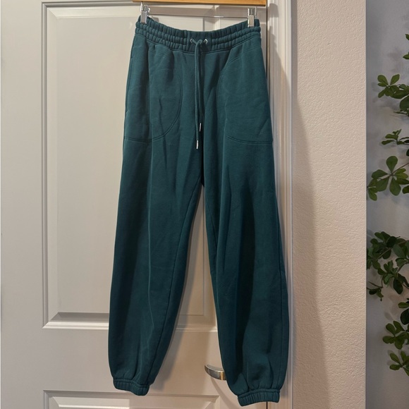 A&F Sweatshirt & Sweatpants - Picture 6 of 7